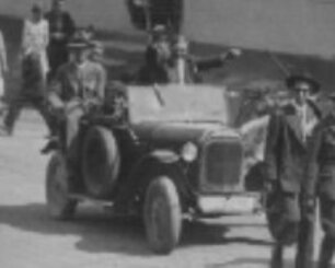 Schützenfestbild mit Auto aus dem Jahr 1930